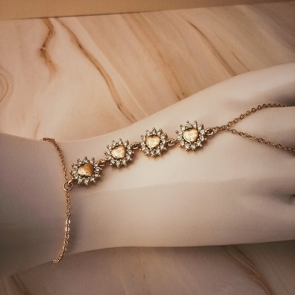 💥 Pretty Bird Hand Chain Bracelet with Crystal Accents - Adjustable (6"-8") - Picture 5 of 10